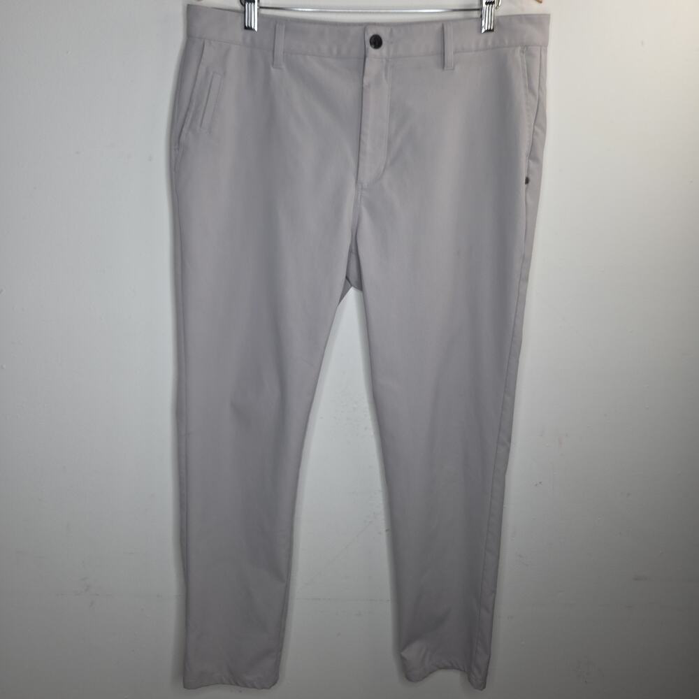 Vuori Menβs Cascade Tech Chino Pants Fog Gray 36
